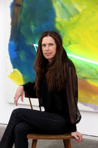 艺术家Mary Weatherford赢得2014艺术家传承奖