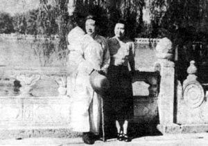 徐悲鸿与夫人廖静文（1950）