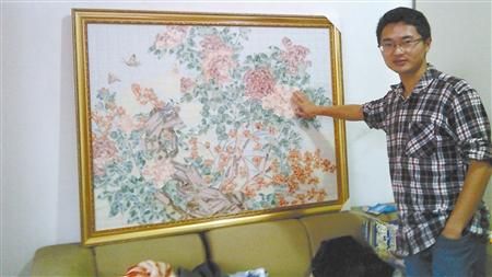 何佩栖和他的钱币画《初夏的美好》 受访者供图