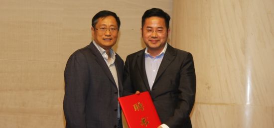 裕隆藏品董事长俞吉伟(右)获聘金币市场专业委员会委员