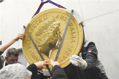 德国展出世界最大金币