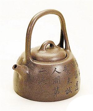 顾景舟、韩美林“此乐提梁壶”在2013年嘉德春拍以828万元成交。（资料图片）