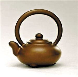 何道洪制圣珠提梁壶。 （资料图片）