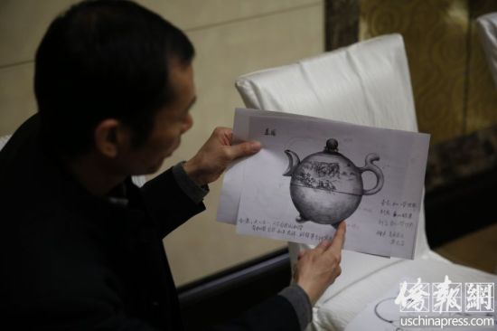 汪成琼展示了多款赠送给2014年北京APEC会议各经济体领导人的紫砂壶设计图纸。