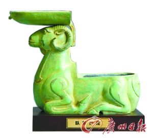 汉 卧羊铜灯（河北省博物馆藏）