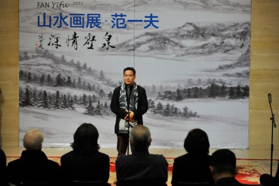 北京大学法语系主任董强在开幕式上致辞