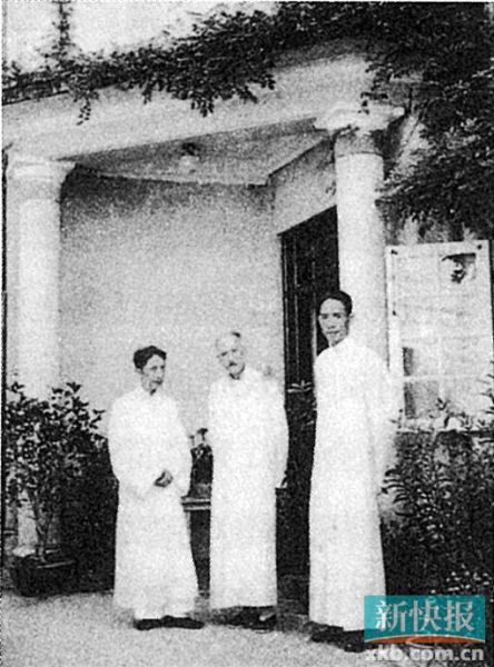 1935年黄宾虹在香港(黄般若摄)