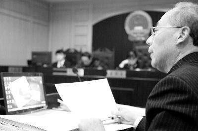 娄师白的大儿子娄述德在法庭上陈述资料图摄/法制晚报记者 王晓飞