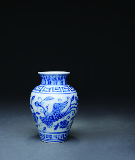 明宣德 青花凤穿花纹瓶