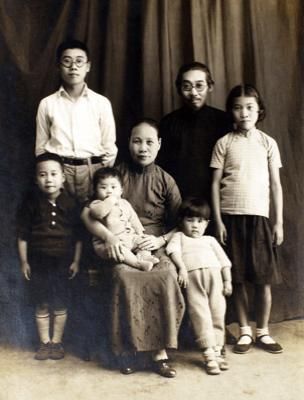 1935年陈之佛40岁时拍的全家福