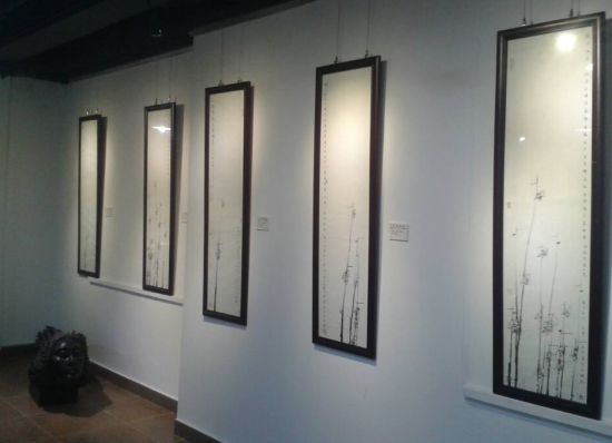展览中的陈履生梅花