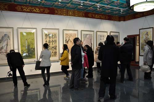 第一届中韩书画展展览现场观众