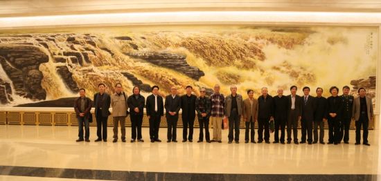 王西京为人民大会堂创作巨幅作品《黄河，母亲河》座谈会嘉宾合影