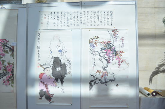 新闻发布会期间，钓鱼台国宾馆阳光厅展出了为中华生态文明基金捐赠的书画作品的书法家、画家的部分作品