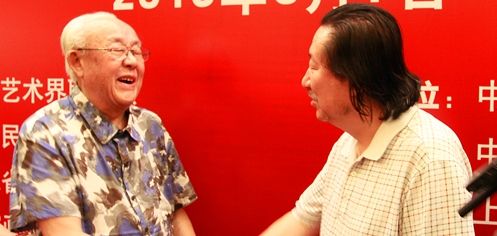 中国国家画院院长杨晓阳和周韶华先生(右)