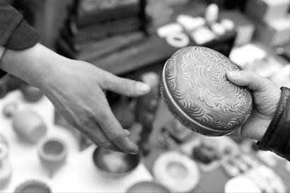 代表指出，古玩收藏品市场应建立有法可依、有规可循的秩序。CFP供图