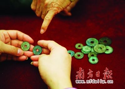 变造钱币一般市民很难识别。霍健斌 摄