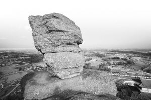 相传白玉蟾曾在定安文笔峰修炼。李幸璜 摄