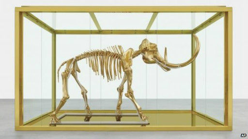 赫斯特的猛犸象骨架是筹得善款最多的拍卖品。
