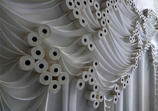 厕纸也能做雕塑：土耳其艺术家的日用品艺术装置