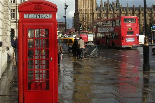 伦敦街头的红色电话亭