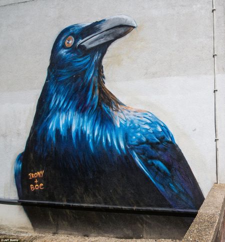 艺术家伦敦街头绘制巨型动物涂鸦