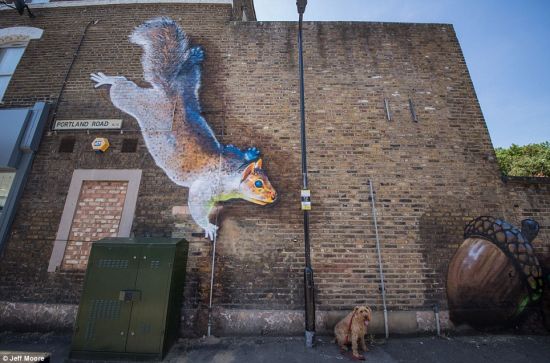 艺术家伦敦街头绘制巨型动物涂鸦
