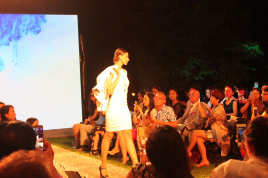 高孝午新作《再生》亮相时尚与艺术之夜