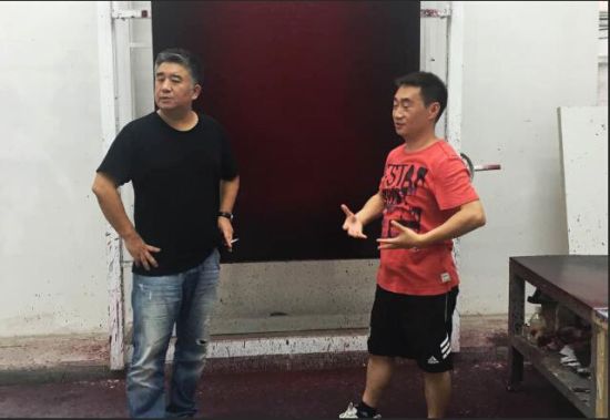 第二届南京国际美术展总策展人朱彤走访艺术家杨黎明工作室