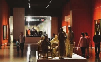 ■ 无论是展品，还是参观者，都需要安静的环境，这样才能有序参观　　姜锡祥　摄