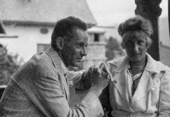 席勒与他的妻子Edith Harms.