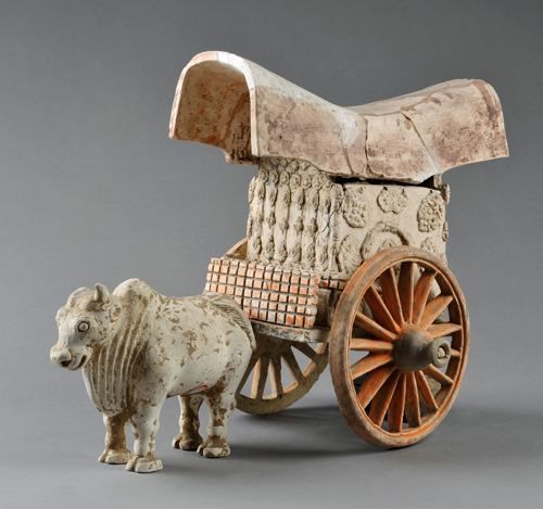 唐彩绘牛车 1992年巩义市北窑湾唐墓出土。白陶。由模制和捏塑而成。