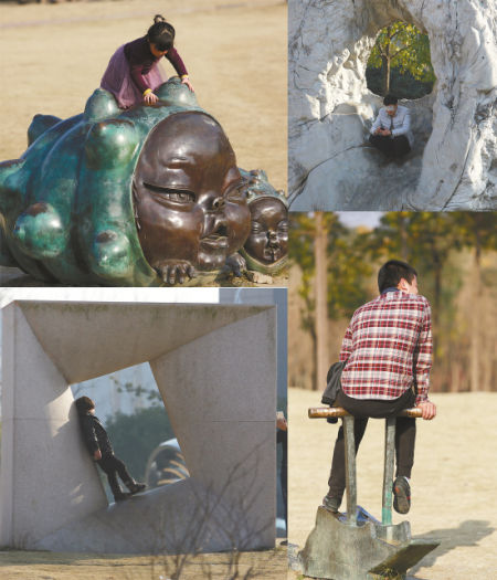 少数市民爬上雕塑玩耍或拍照