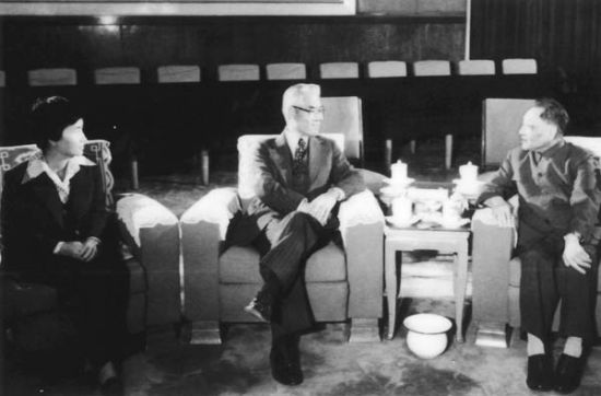 1979年，邓小平会见美籍华人科学家邓昌黎夫妇