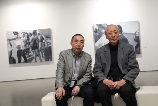 艺术家叶恒贵与老师詹建俊合影