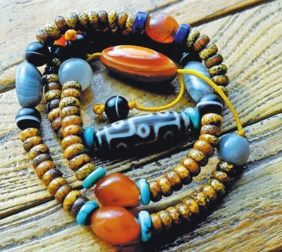 藏饰展上亮相的藏地佛珠