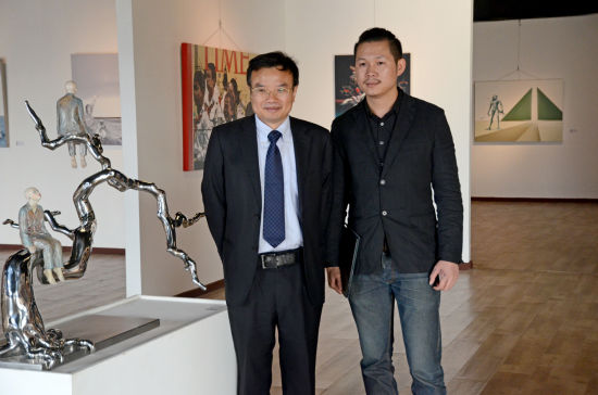 艺术家胡柯与著名批评家、策展人彭锋合影