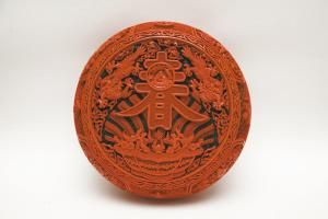 《剔红春字盒》