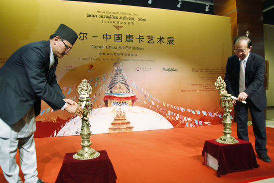 尼泊尔共和国文化部部长阿玛提亚与中华人民共和国文化部丁伟副部长共同点亮明灯