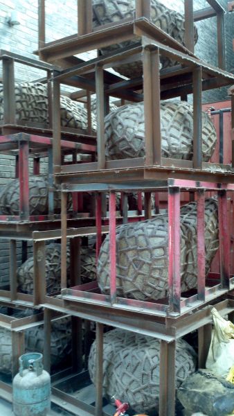 图4 工作室前雕塑