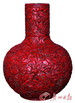 雕漆花卉 纹天球瓶
