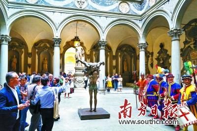 许鸿飞雕塑亮相美第奇宫