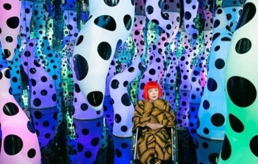 草间弥生最崇拜的男友大半生被母亲强控 