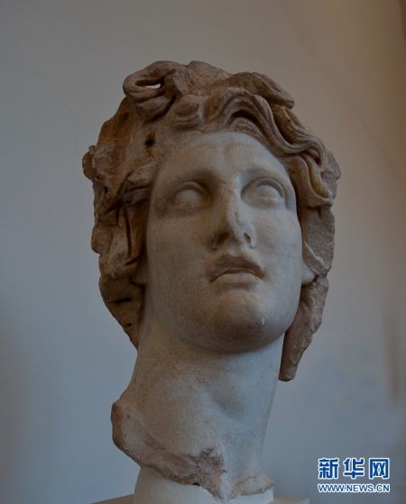 7月1２日，罗得岛博物馆展示的太阳神头像雕塑，其面容来自亚历山大大帝。考古学家认为这件雕塑是希腊化时期（公元前四世纪末至公元前一世纪末）中期的作品，它也是罗得岛博物馆的一件镇馆之宝。在古代社会，由于地处