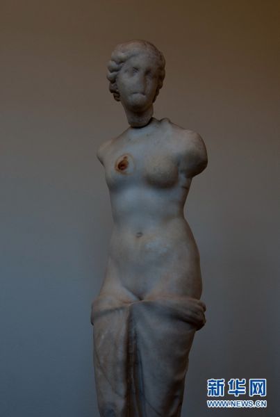  7月1２日，罗得岛博物馆展示的爱神维纳斯雕像（古希腊称阿佛洛狄忒，Aphrodite），为希腊化时期（公元前四世纪末至公元前一世纪末）作品。在古代社会，由于地处欧、亚、非三大洲交界处，罗得岛享有高度的文明，创造