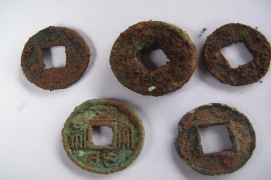 双加汉墓出土铜钱
