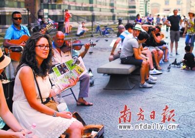 百花圣母大教堂外的小乐队