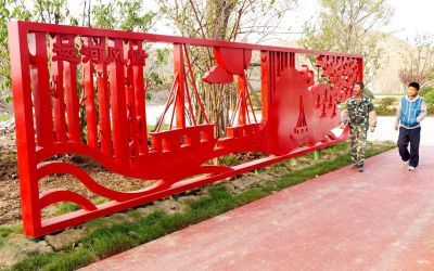 古运河畔的剪纸雕塑