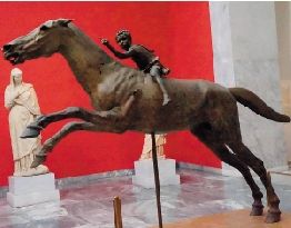 希腊雅典国立博物馆里的青铜马