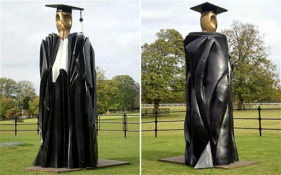 15万英镑造出堪称最烂雕塑：网友为其命名脑洞大开